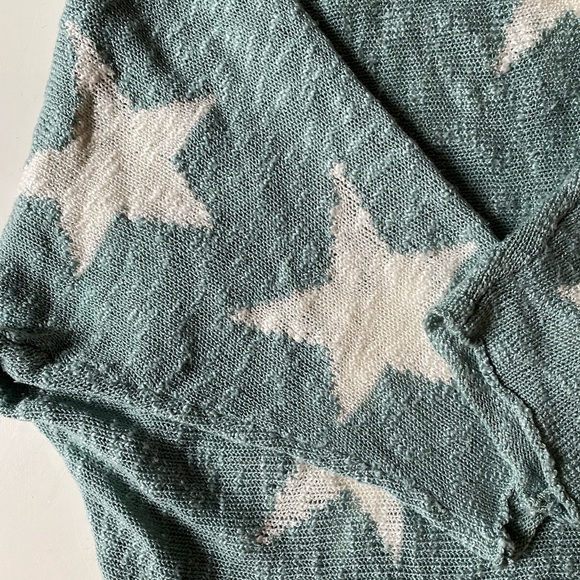 Light green and white star sweater - Picture 4 of 4